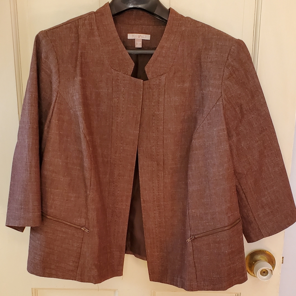 Roz & Ali 3/4 sleeve blazer